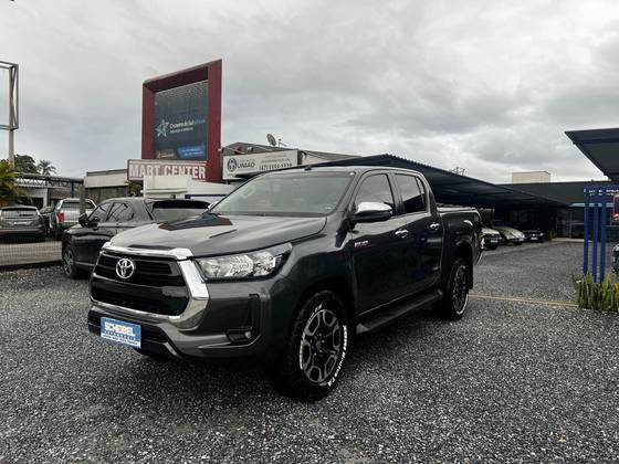 TOYOTA HILUX 2.8 D-4D TURBO DIESEL CD SRV 4X4 AUTOMÁTICO